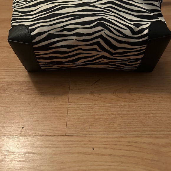 Micheal Kors EUC Black Zebra Tote - Picture 2 of 3